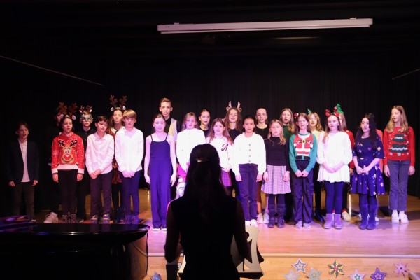 weinachtskonzert_23-299A282560-E13B-79B6-530D-857B71C28A82.jpg