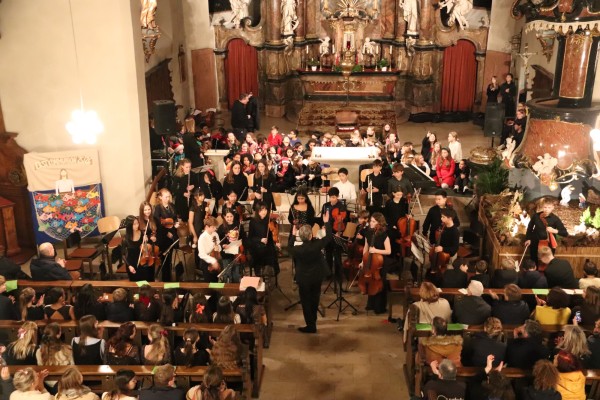 weihnachtskonzert_25-113A13575A-9BED-139F-6D8A-14CFDF1D7443.jpeg