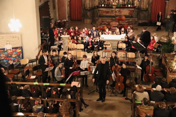 weihnachtskonzert_25-790BADAA6-87A4-289C-119C-2EACBF0A6330.jpeg